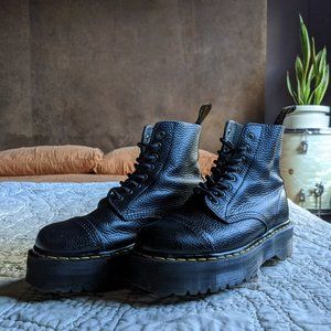 DR. MARTENS // Sinclair Platform // Aunt Sally